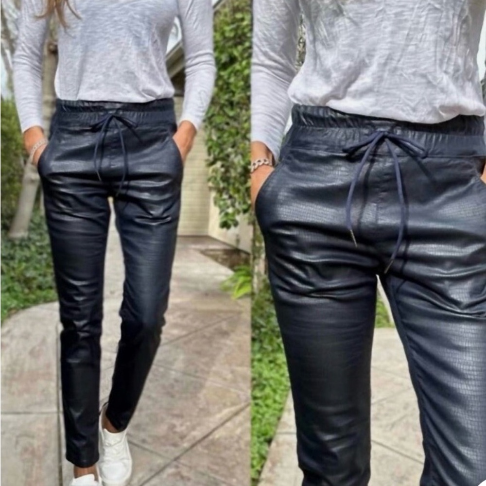 Bevy Flog Women's Elastic Drawstring Shely Pants In Snakeskin  Dark Navy 24
